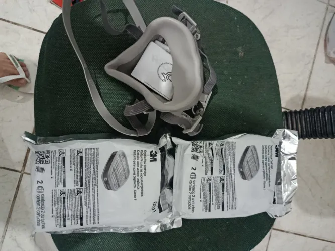Kit respirador, semi facial 3M, novo vai com 2 filtros a mais.