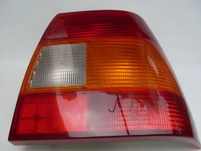 Lanterna Traseira do Monza Tubarão 91/96 com Logo GM