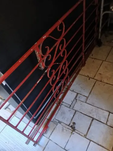 Vendo grade de ferro para porta padrão