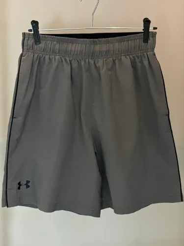 Short Under Armour Cinza M
