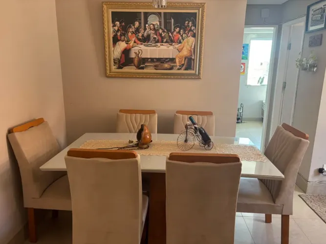 MESA RETANGULAR COM SEIS CADEIRAS
