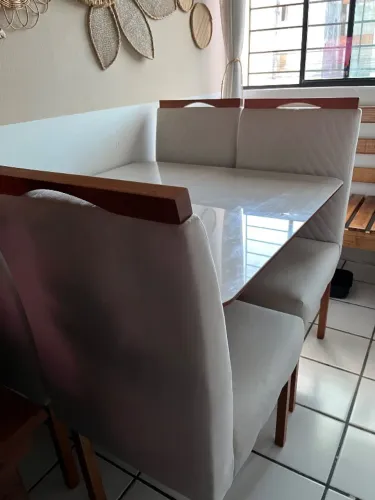 Mesa de Jantar + 4 Cadeiras