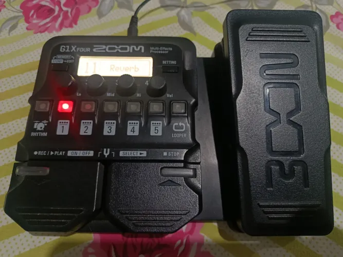 Pedaleira Zoom G1xfour 