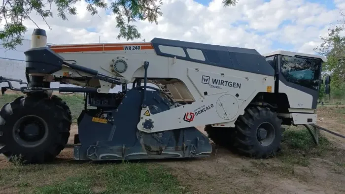 Recicladora a frio e estabilizadora WR 240 WIRTGEN
