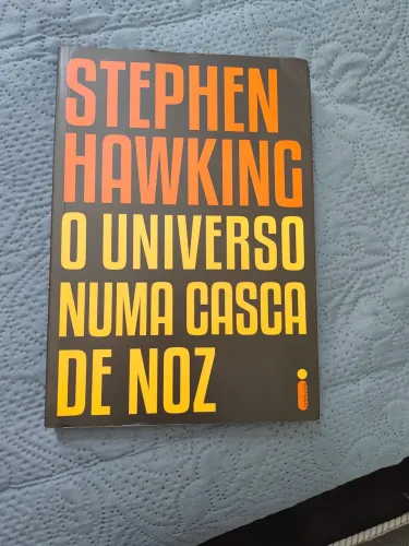 Vendo livro O Universo numa casca de noz muito novo