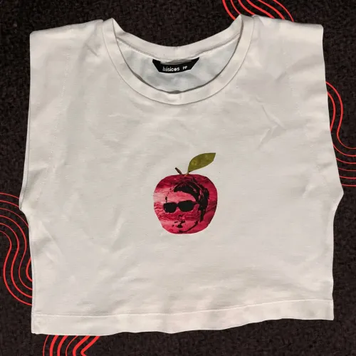 Blusa Regata Feminina Jupter Maça Rock Nacional Estampa Alternativa Indie Sleaze