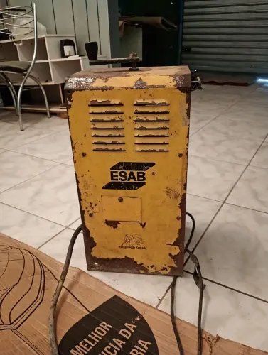 Máquina de solda ESAB