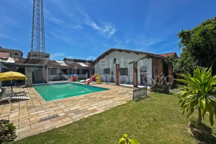 CASA à venda com piscina e 3 quartos em Peruíbe, no bairro Balneario Barra de Jangada