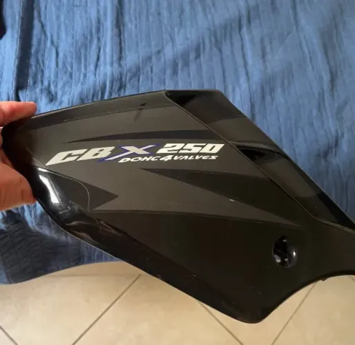 Asa do tanque esquerda CBX 250 Twister 2006/07