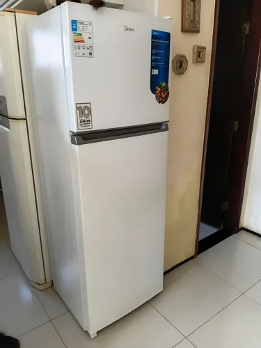 Vendo refrigerador Midea, estado novo