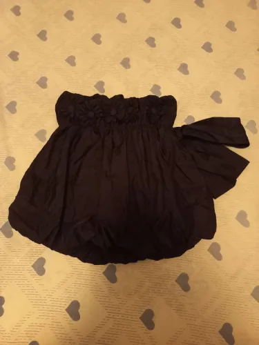 Blusa em seda tomara que caia com flores aplicadas