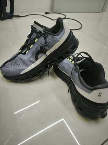 TENIS DE CORRIDA ON CLOUDMONSTER