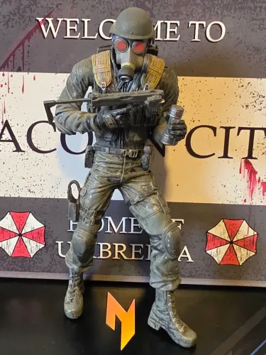 Hunk neca resident evil action figure