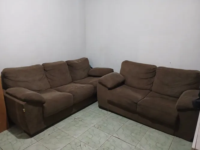 Vende-se conjunto de sofas.