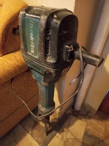 Vendo esse martelete 30 kg