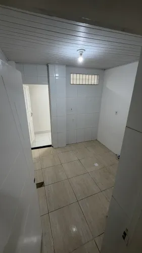 Alugo ponto comercial com kitnet no fundo