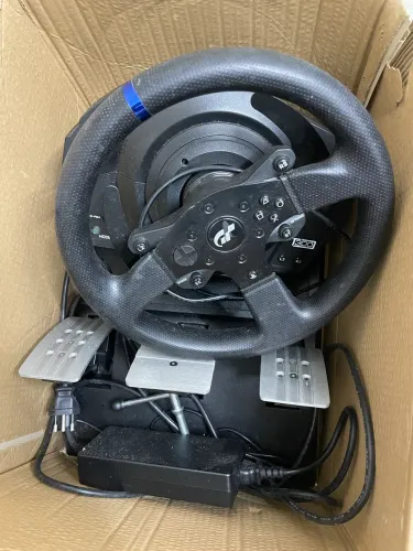 Volante Thrustmaster