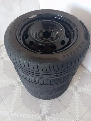 Vende se rodas aro 15 com os pneus 195 55 15