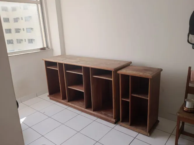 Dois móveis mogno