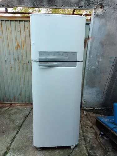 Geladeira Frost Free Eletrolux df50