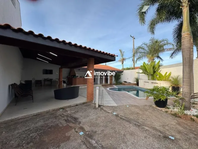 Casa com Piscina e 03 dormitórios no Jaguari em Americana/SP
