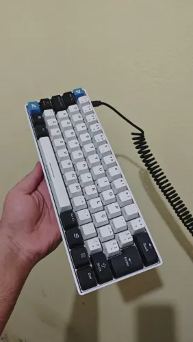 TECLADO GAMER 60% RGB