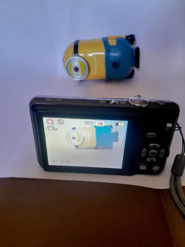 Câmera Panasonic Lumix. Lente fixa zoom leica + Cartão de memória 