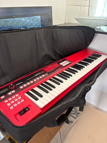 Xps10 vermelho com: capa, pedal e fonte 