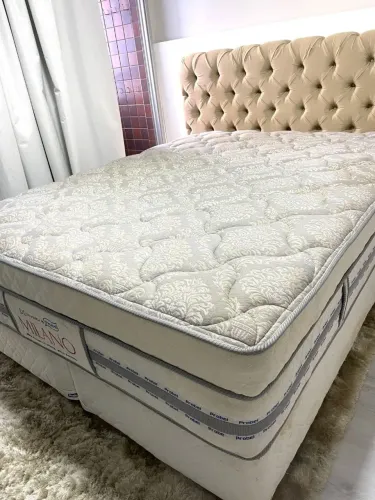 Vendo cama queen com a babeceira.