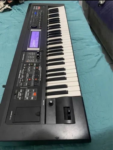 Teclado Roland gw8