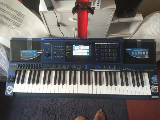 Teclado Casio MZ-X500 com pedestal