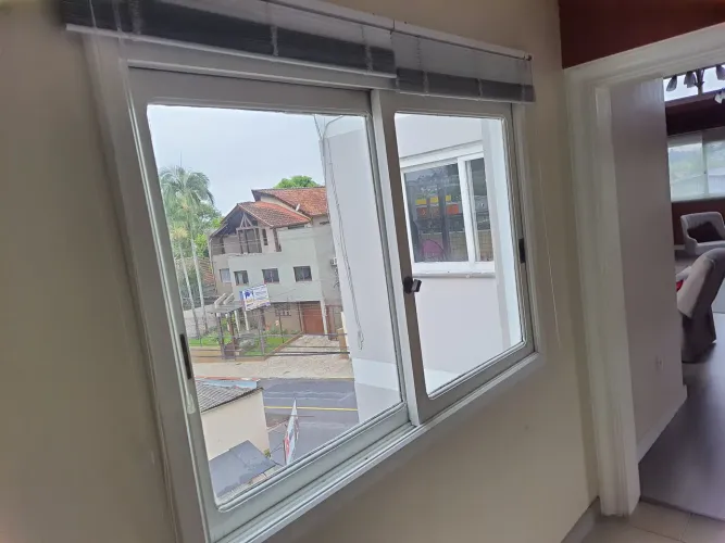 4 Janelas de Louro Frejó Usadas