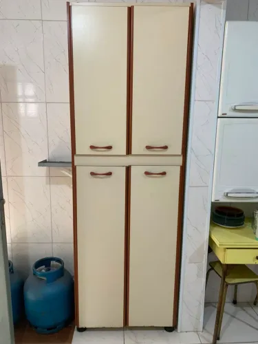 Armário de cozinha de madeira