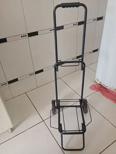 Carrinho para carregar caixas