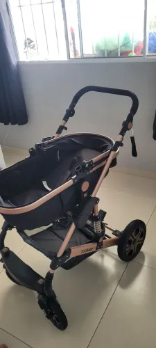 Carrinho de bebê com bebê conforto/moisés