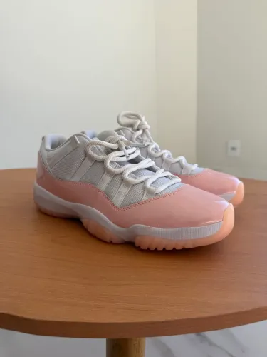 Air Jordan 11 low Legend Pink