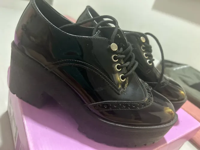 Sapato Oxford Feminino Verniz Preto Salto Tratorado - Estilo & Conforto via Marte