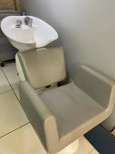 ? CONJUNTO PROFISSIONAL HASAN PARA SALÃO - LAVATÓRIO + 2 CADEIRAS | R$ 2.800