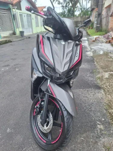 Moto semi nova, tudo ok, única dona.