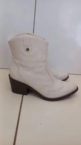 BOTA SINTETICA OFF WHITE SOLA INJETADA 