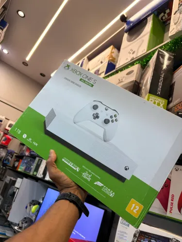 Xbox One S 1tb All digital completo e impecável com caixa