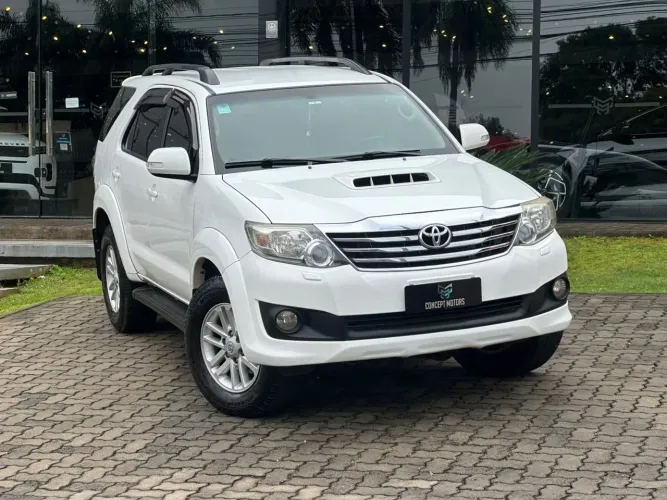 Toyota Hilux SW4 SRV D4-d 4X4 3.0 TDI Dies. AUT 2014