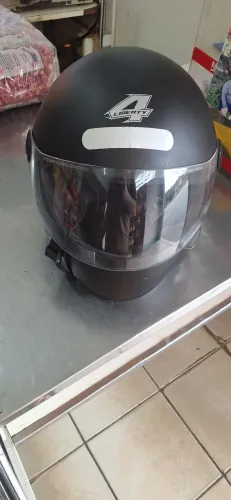 Capacete utilizado apenas 3 vezes 