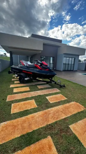 Casa de condomínio para venda tem 168 metros quadrados com 3 quartos