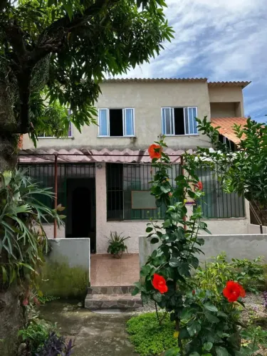 Casa Sepetiba grande terreno bastante árvores frutíferas , 2 Quartos, sala cozinha banhei