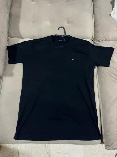 Blusa preta da Tommy Hilfiger 