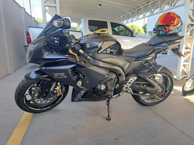 VENDO SRAD GSX-R 1000 2014/2015 PRETA, REMAP ,CHAVE RESERVA, MANUAL + ACC. ORIGINAIS.