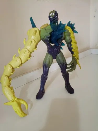 Max Steel Extroyer Mega Larva -Mattel
