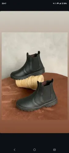 Vende se bota preta Tam 21