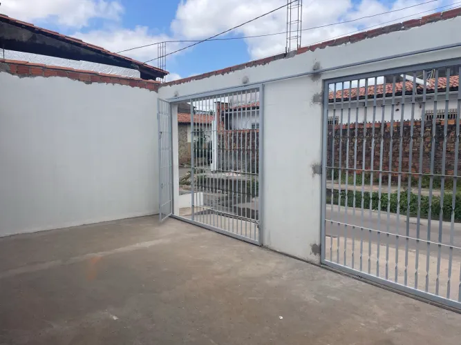 Alugo casa com 2/4 no Cohatrac Alvorada